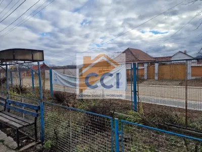 Se oferă spre vânzare / închiriere clădire cu spațiu comercial - foto 23