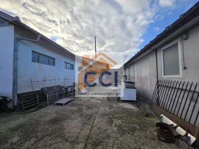 Se oferă spre vânzare / închiriere clădire cu spațiu comercial - foto 7