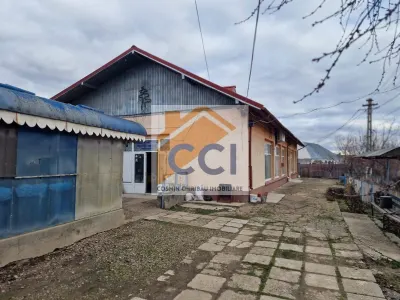 Se oferă spre vânzare / închiriere clădire cu spațiu comercial - foto 10