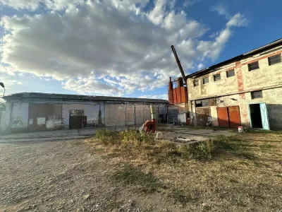 BERZOVIA, OPORTUNITATE SAU INVESTITIE.!!!..Teren cu 4 Hale, la Drumul National - foto 6
