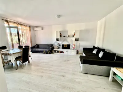 Apartament 3 camere, Et.1,  67 mp +2 locuri de parcare - Zona Dumbravita - foto 2