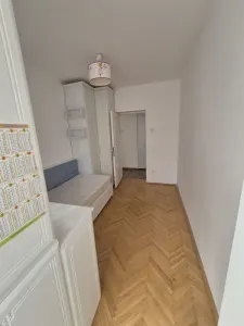 Inchiriez apartament cu 4 camere zona Facultati de litere 550 euro/luna - foto 5