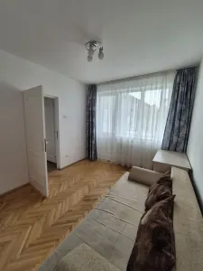 Inchiriez apartament cu 4 camere zona Facultati de litere 550 euro/luna - foto 7