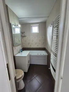 Inchiriez apartament cu 4 camere zona Facultati de litere 550 euro/luna - foto 8
