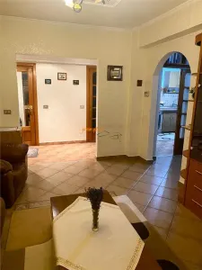 Apartament 3 camere Focsani , zona ultracentrala - Primaria Focsani , decomandat , 85 mp , imbunatatit - foto 2