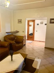 Apartament 3 camere Focsani , zona ultracentrala - Primaria Focsani , decomandat , 85 mp , imbunatatit - foto 3