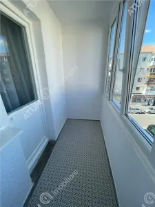 De inchiriat apartament cu 3 camere decomandate si balcon inchis in zona Strand din Sibiu - foto 13
