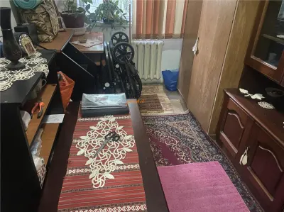 Apartament 3 camere in Focsani , zona centrala Scoala 10 - Sala Polivalenta , decomandat , et 1/8 , izolat exterior - foto 2