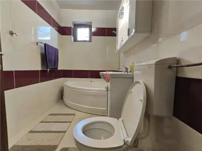 Vitan Mall Mihai Bravu- Metrou, loc parcare subteran, foarte spatios. - foto 9