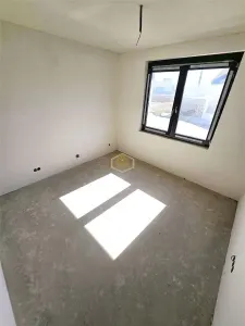 Casa noua semifinisata | Teren 550 mp | 4 camere - 3 bai - foto 2