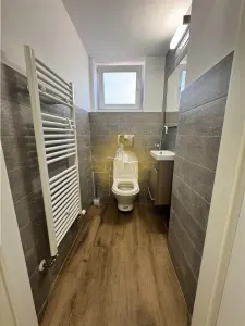 Aparatament 3 camere + garsonieră - zona centrala - strada București  | 3 bai | etaj 1 | Curte generoasa | - foto 6