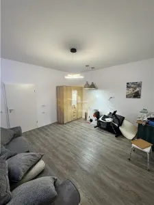 Aparatament 3 camere + garsonieră - zona centrala - strada București  | 3 bai | etaj 1 | Curte generoasa | - foto 8