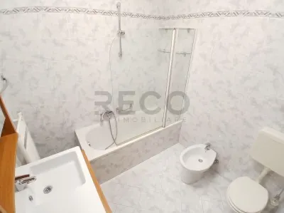 RECO Apartament cu 2 camere decomandat Nelocuit. Zona centrala etaj 2/3 - foto 16
