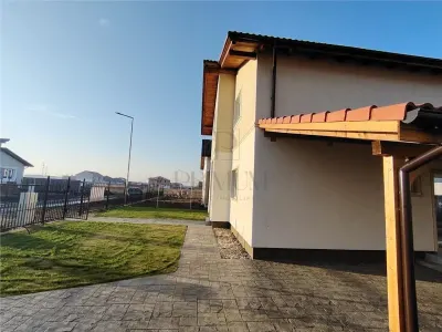 Casa individuala - spatii generoase- zona foarte buna - carport - foto 4
