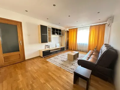 Decomandat cu 2 bai situat la etajul 3, mobilat si utilat - Timisoara