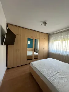 Decomandat cu 2 bai situat la etajul 3, mobilat si utilat - foto 3
