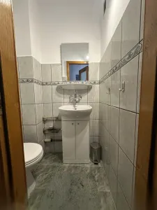 Decomandat cu 2 bai situat la etajul 3, mobilat si utilat - foto 8