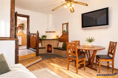 Centrul Istoric Brasov, 350 m de Piata Sfatului, 2 proprietati, aliniament, rezidential/ investitional/ hotelier - foto 4