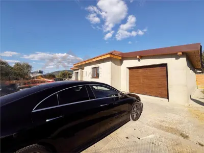 Casa noua, 3 dormitoare, 2 bai, terasa si 2 garaje, Mocira - foto 14