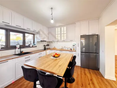 Casa noua, 3 dormitoare, 2 bai, terasa si 2 garaje, Mocira - foto 15