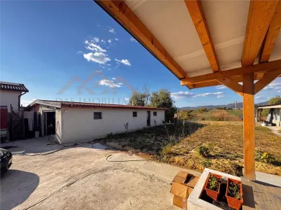 Casa noua, 3 dormitoare, 2 bai, terasa si 2 garaje, Mocira - foto 19