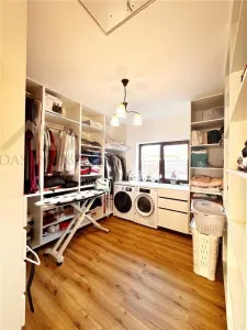 Casa noua, 3 dormitoare, 2 bai, terasa si 2 garaje, Mocira - foto 4