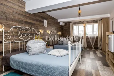 AFACERE FUNCTIONALA - MOTEL, PARCARE TIRURI, CAMPING cu piscina si lacuri - foto 5