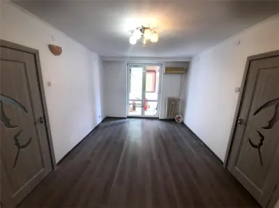 2 camere semidecomandat, etaj intermediar Parcul National - Bucuresti