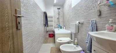 De vanzare- Apartament 3 camere decomandate, Moinesti - foto 8