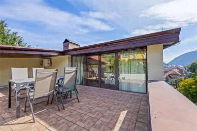 Casa pe 3 niveluri | Terasa cu priveliste | 3 parcari | Pozitie centrala - foto 2