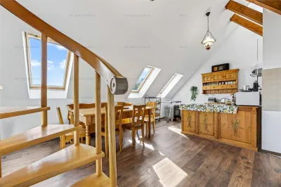 Casa pe 3 niveluri | Terasa cu priveliste | 3 parcari | Pozitie centrala - foto 14