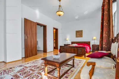 Casa pe 3 niveluri | Terasa cu priveliste | 3 parcari | Pozitie centrala - foto 18