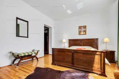 Casa pe 3 niveluri | Terasa cu priveliste | 3 parcari | Pozitie centrala - foto 24