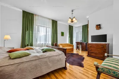 Casa pe 3 niveluri | Terasa cu priveliste | 3 parcari | Pozitie centrala - foto 25