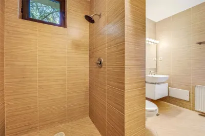 Casa pe 3 niveluri | Terasa cu priveliste | 3 parcari | Pozitie centrala - foto 28