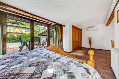 Casa pe 3 niveluri | Terasa cu priveliste | 3 parcari | Pozitie centrala - foto 29