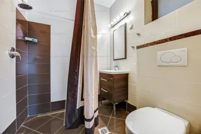 Casa pe 3 niveluri | Terasa cu priveliste | 3 parcari | Pozitie centrala - foto 31