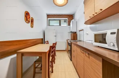 Casa pe 3 niveluri | Terasa cu priveliste | 3 parcari | Pozitie centrala - foto 33