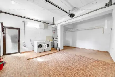 Casa pe 3 niveluri | Terasa cu priveliste | 3 parcari | Pozitie centrala - foto 37