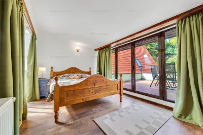 Casa pe 3 niveluri | Terasa cu priveliste | 3 parcari | Pozitie centrala - foto 8