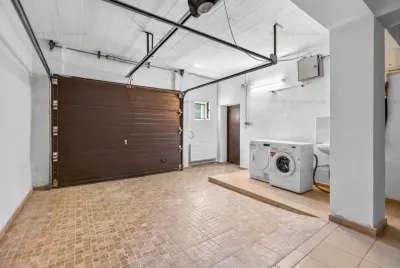 Casa pe 3 niveluri | Terasa cu priveliste | 3 parcari | Pozitie centrala - foto 10