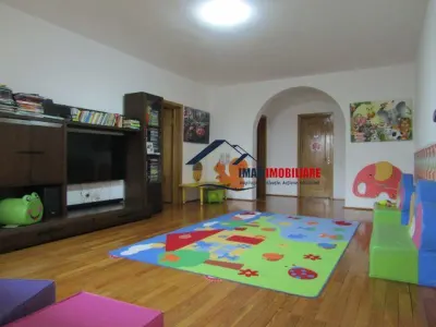 Zona Excelenta! Vanzare Casa Centru - zona Spital Judetean! - foto 22