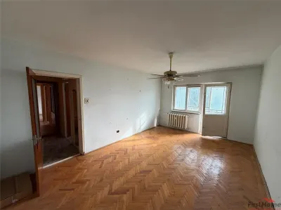 Apartament 3 camere, etaj 1, zona Centrala (fosta Autogara) 76 mp - foto 3