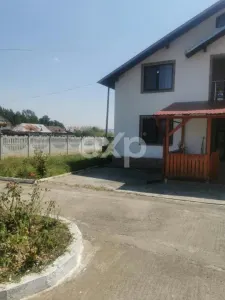 Casă spațioasă de închiriat în Ungureni – Dambovita - foto 2
