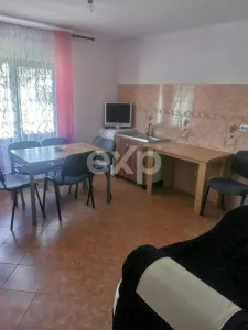 Casă spațioasă de închiriat în Ungureni – Dambovita - foto 15