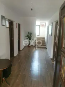 Casă spațioasă de închiriat în Ungureni – Dambovita - foto 3