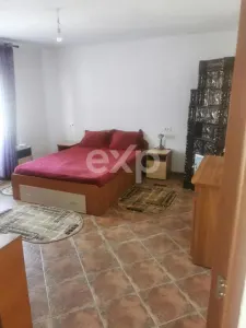 Casă spațioasă de închiriat în Ungureni – Dambovita - foto 7