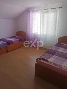 Casă spațioasă de închiriat în Ungureni – Dambovita - foto 10