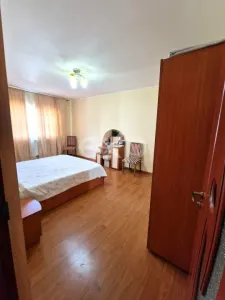 Apartament 3 camere de vânzare –Etaj 2, Micro 12 - foto 2