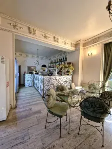 CAFENEA &amp; RESTAURANT BISTRO DE VANZARE –  CENTRUL VECHI TARGOVISTE - foto 2
